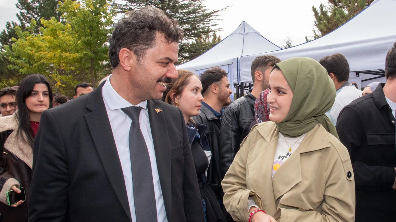 Selçuk Üniversitesinde Tanışma Şenliği coşkuyla başladı